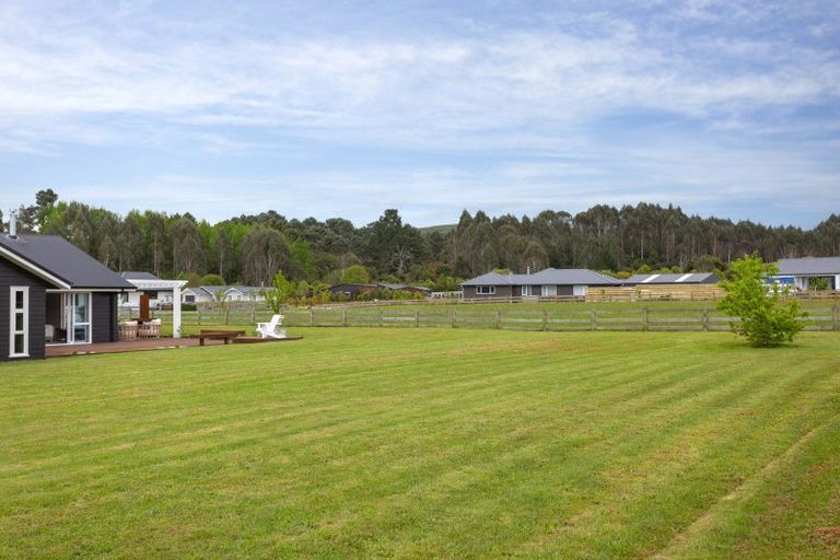 Photo of property in 6 Kahikatea Drive, Kinloch, Taupo, 3377