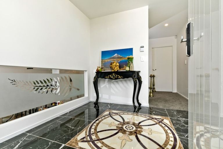 Photo of property in 28 Shah Place, Glen Eden, Auckland, 0602