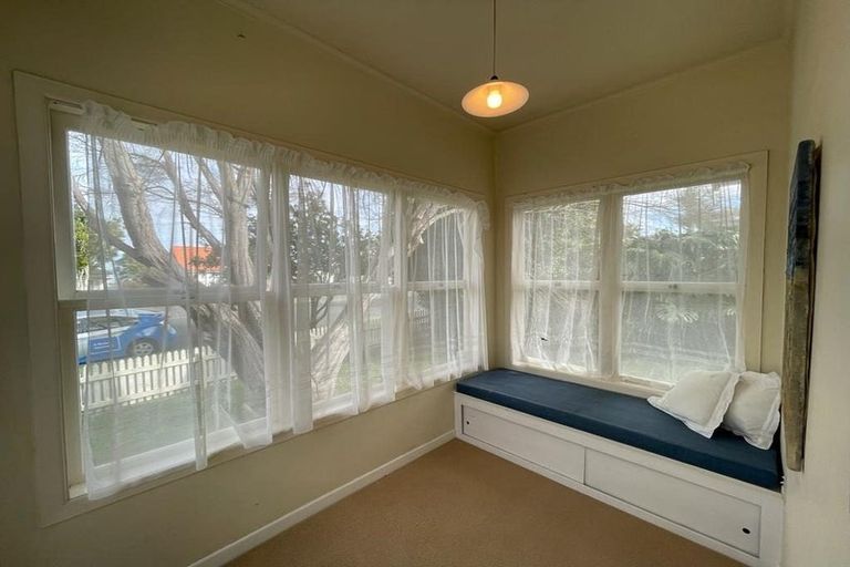 Photo of property in 5 Harbour View Road, Point Chevalier, Auckland, 1022