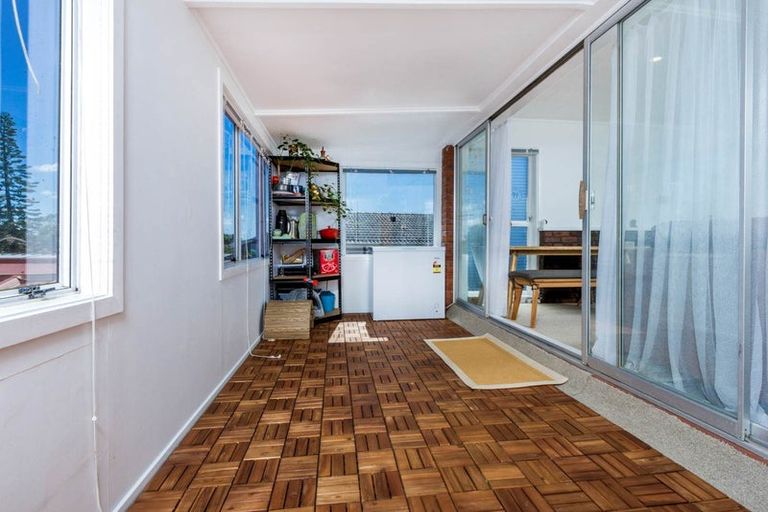 Photo of property in 134 Colwill Road, Massey, Auckland, 0614