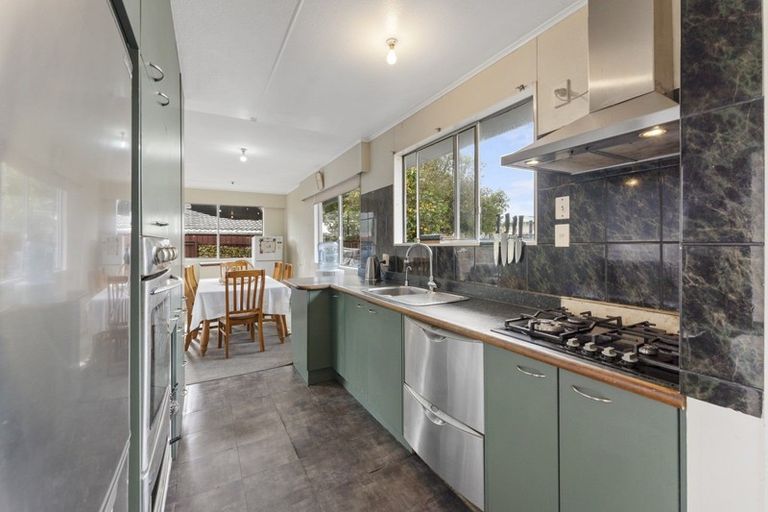 Photo of property in 43 California Drive, Totara Park, Upper Hutt, 5018