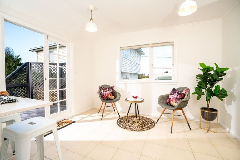 Photo of property in 113 Queens Drive, Lyall Bay, Wellington, 6022