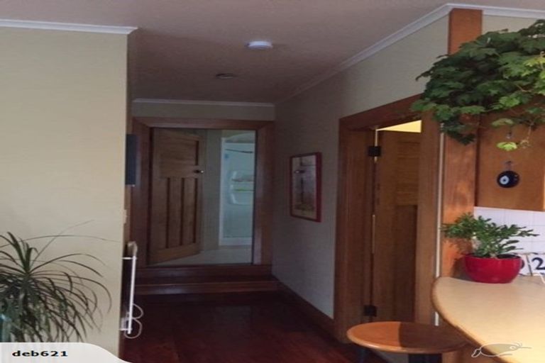 Photo of property in 1 Edge Hill, Mount Victoria, Wellington, 6011