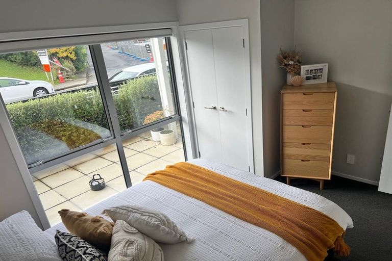 Photo of property in 10 Atkinson Street, Newlands, Wellington, 6037