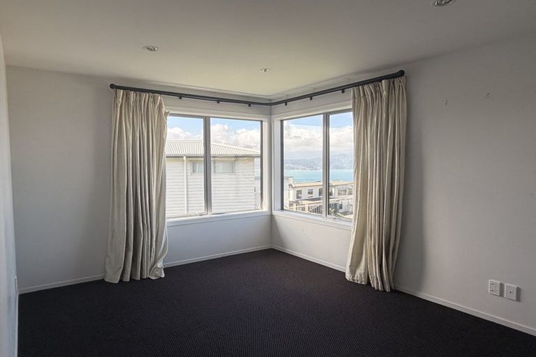 Photo of property in 11 Bendigo Grove, Newlands, Wellington, 6037