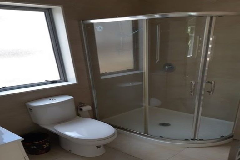 Photo of property in 102 Tamahere Drive, Glenfield, Auckland, 0629