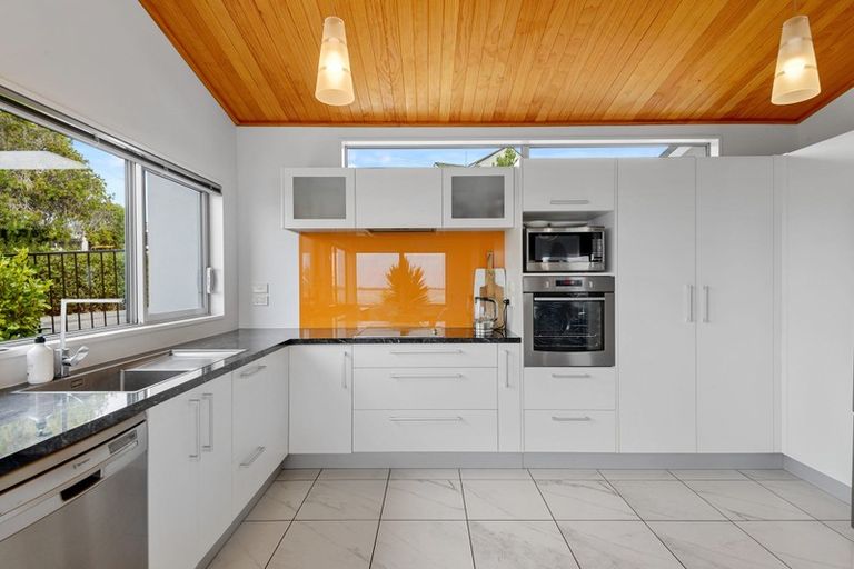Photo of property in 28 Mount Pleasant Road, Mount Pleasant, Christchurch, 8081