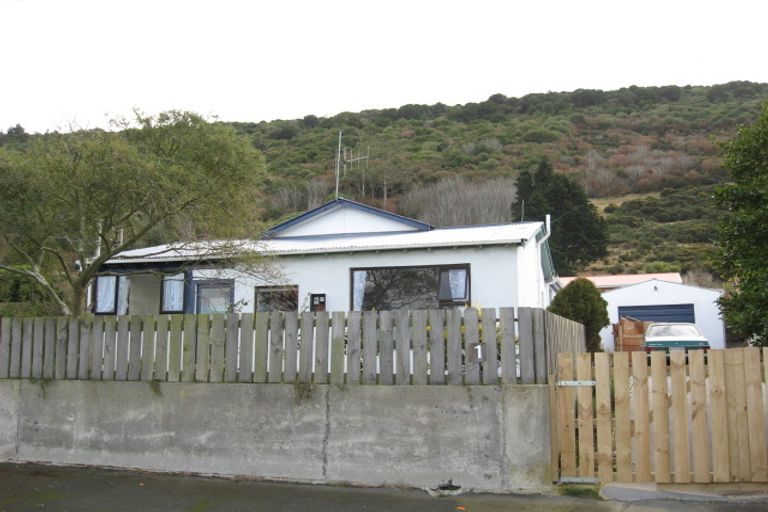 Photo of property in 1 Kowhai Street, Ravensbourne, Dunedin, 9022