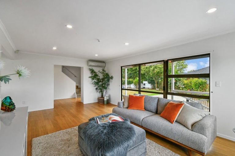 Photo of property in 7 Cumbrian Place, Conifer Grove, Takanini, 2112