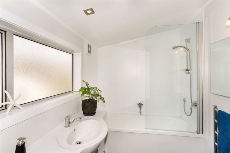 Photo of property in 11 Parvin Place, Pukekohe, 2120