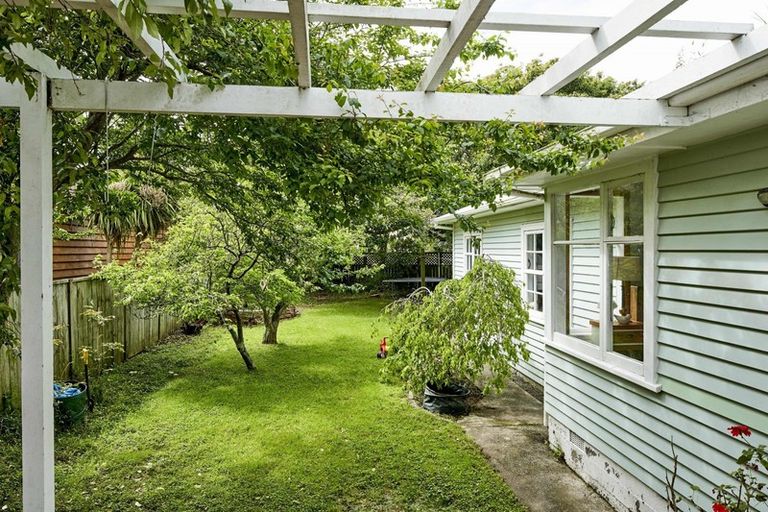 Photo of property in 20 Airlie Road, Plimmerton, Porirua, 5026