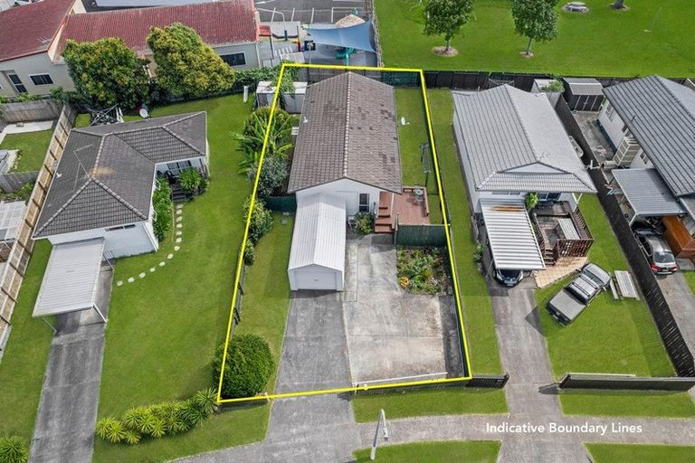 Photo of property in 2/10 Norrie Smith Avenue, Flat Bush, Auckland, 2023