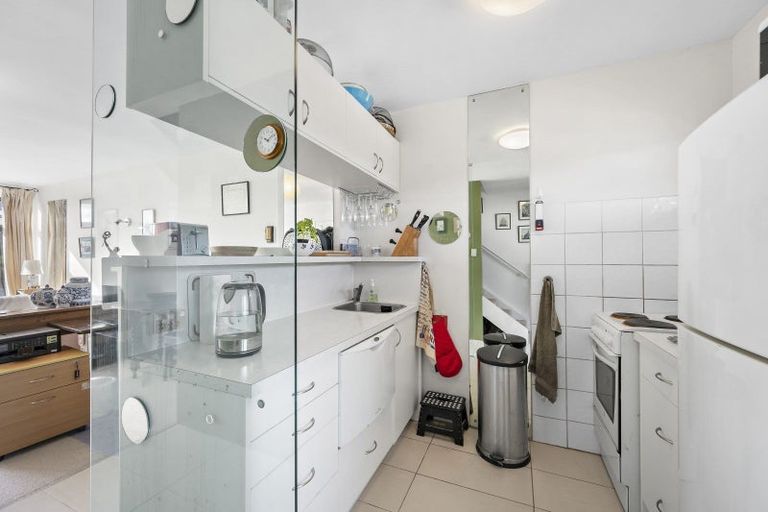 Photo of property in 19/4 Claremont Grove, Mount Victoria, Wellington, 6011