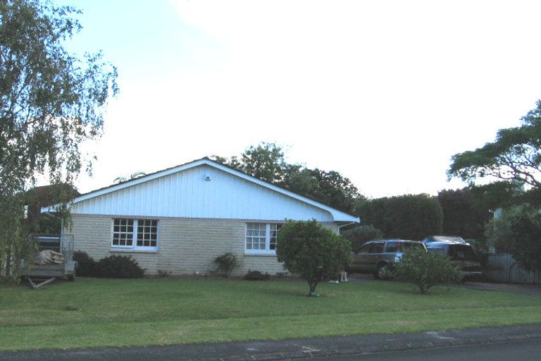 Photo of property in 12 Puawai Place, Northcote, Auckland, 0627