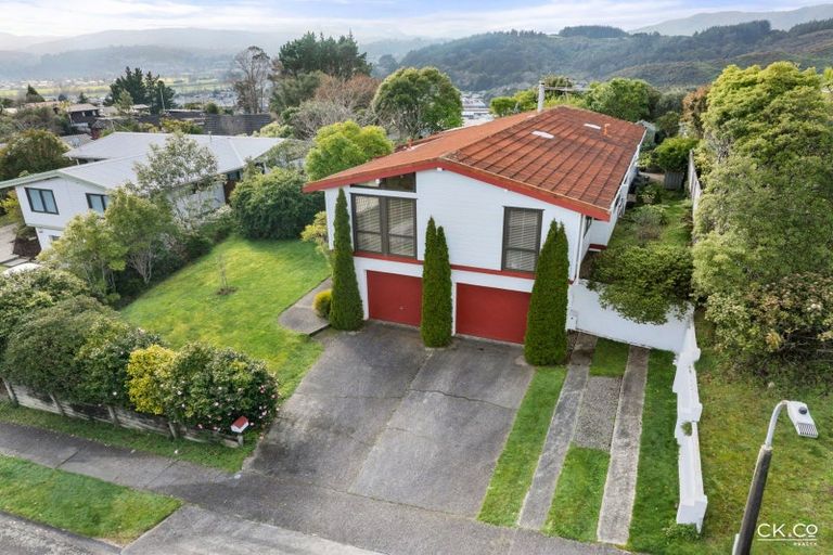 Photo of property in 5 Seymour Grove, Kingsley Heights, Upper Hutt, 5018