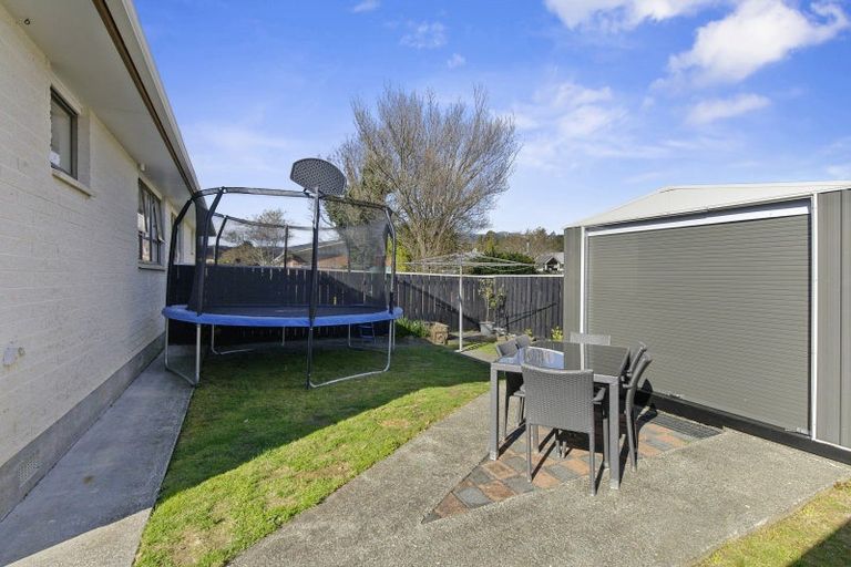 Photo of property in 2/50 Kowhai Avenue, Ebdentown, Upper Hutt, 5018