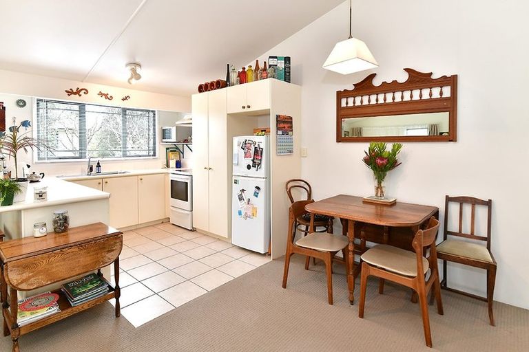 Photo of property in 33e Springs Road, Parakai, 0830