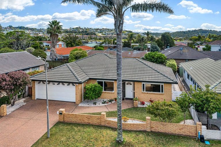 Photo of property in 12 Dan Tori Place, Orewa, 0931