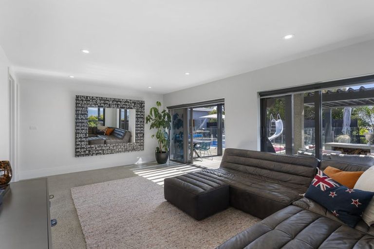 Photo of property in 201 Whangaparaoa Road, Red Beach, 0932