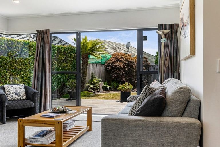 Photo of property in 25 Suncrest Drive, West Harbour, Auckland, 0618