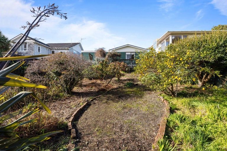 Photo of property in 110 Pioneer Road, Moturoa, New Plymouth, 4310