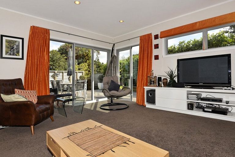 Photo of property in 235g Titirangi Road, Titirangi, Auckland, 0604