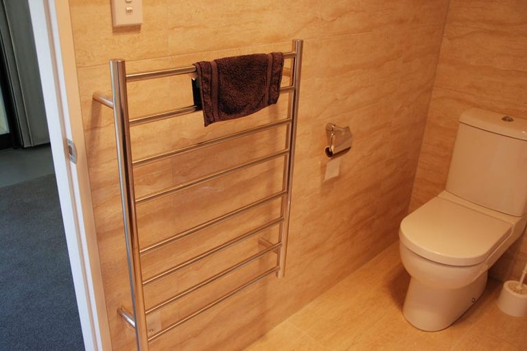 Photo of property in 25 Mulroy Place, Pinehill, Auckland, 0632