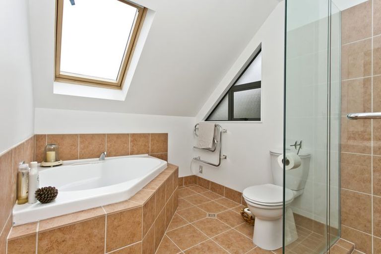 Photo of property in 43 Seaview Road, Castor Bay, Auckland, 0620