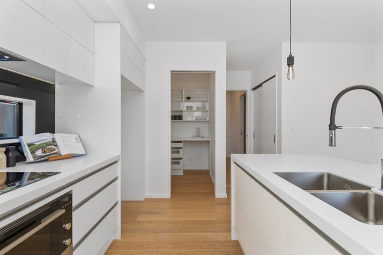 Photo of property in 21 Aikmans Road, Merivale, Christchurch, 8014