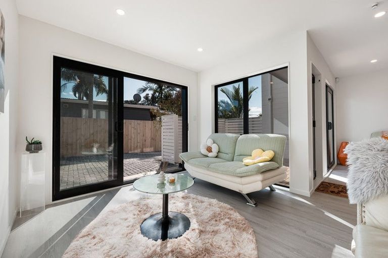 Photo of property in 15c Renata Crescent, Te Atatu Peninsula, Auckland, 0610