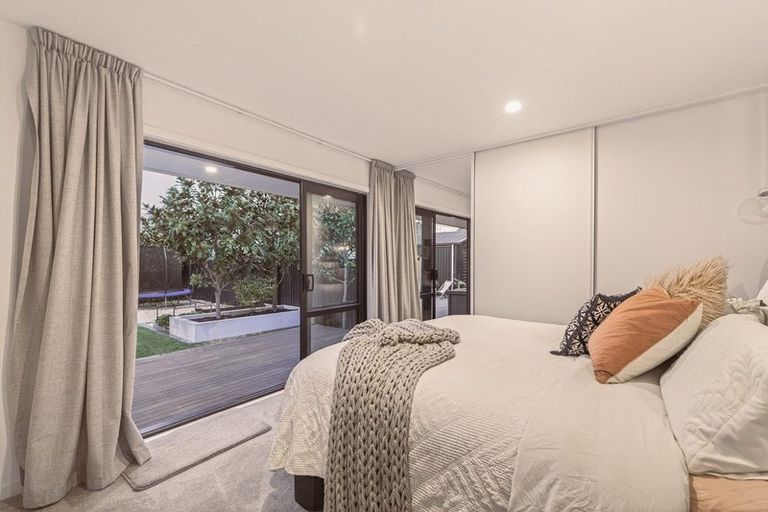 Photo of property in 87 Beachville Road, Redcliffs, Christchurch, 8081