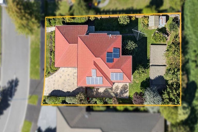 Photo of property in 31 Willowview Drive, Redwood, Christchurch, 8051