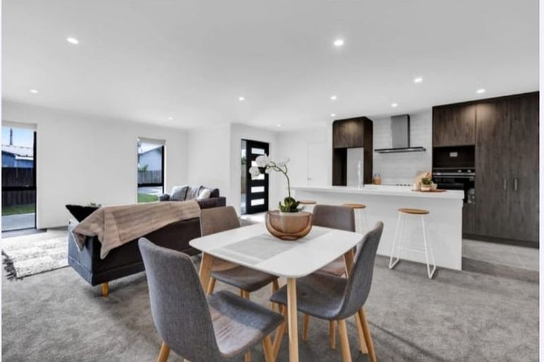 Photo of property in 10a Winstone Place, Highlands Park, New Plymouth, 4312