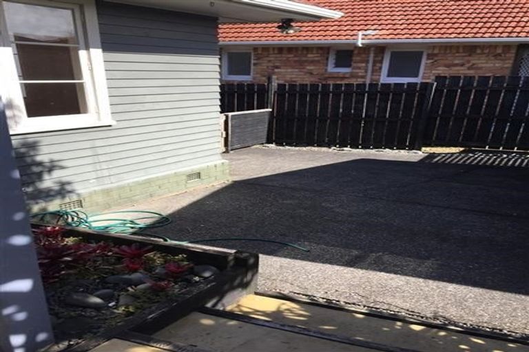 Photo of property in 13 Strid Road, Te Atatu South, Auckland, 0610