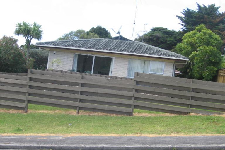 Photo of property in 2/21a Ludlow Terrace, Totara Vale, Auckland, 0627