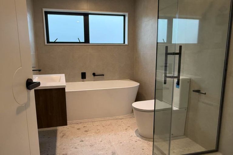 Photo of property in 13 Piringa Road, Pukekohe, 2120