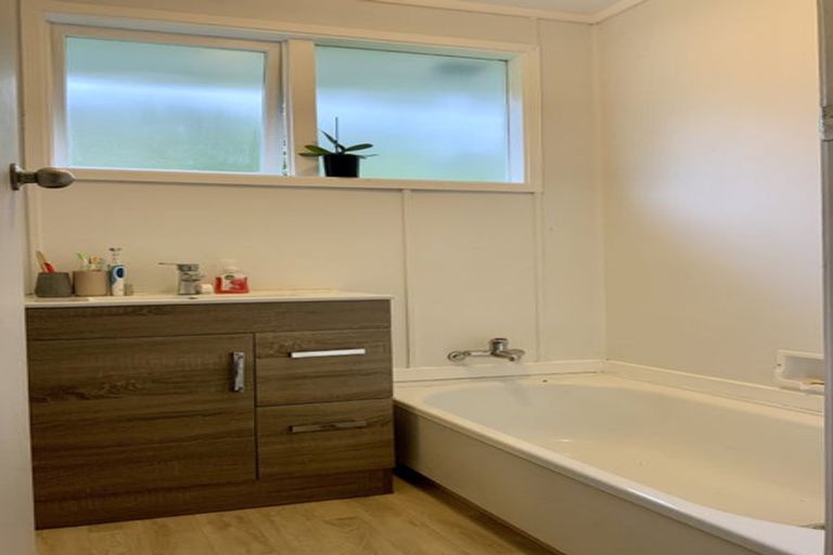 Photo of property in 1/114 Verran Road, Birkdale, Auckland, 0626