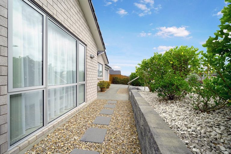 Photo of property in 16 Tararua Street, Massey, Auckland, 0614