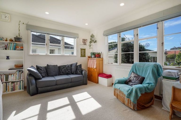 Photo of property in 20 Ihle Street, Terrace End, Palmerston North, 4410