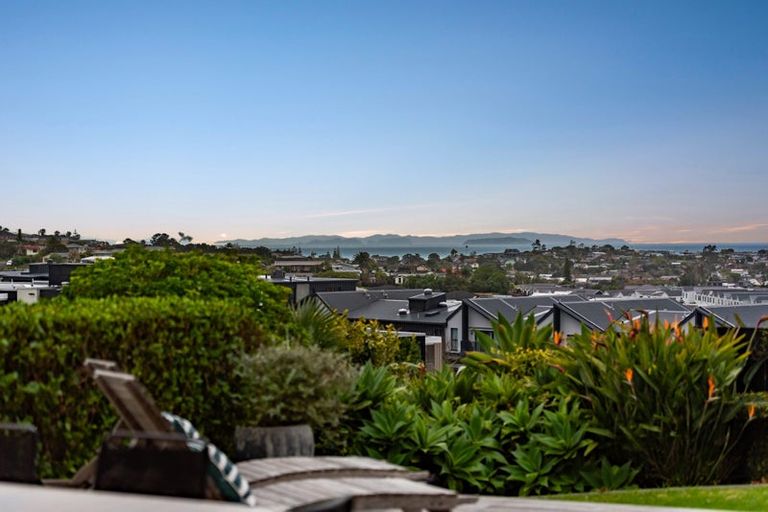 Photo of property in 22 John Dee Crescent, Red Beach, 0932