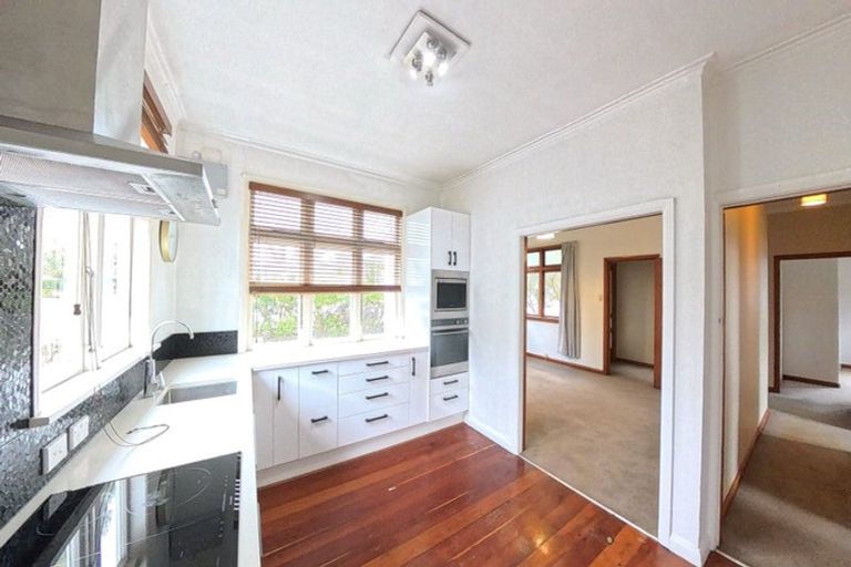 Photo of property in 95 Churchill Avenue, Hokowhitu, Palmerston North, 4410