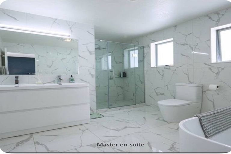 Photo of property in 20d Kaurilands Road, Titirangi, Auckland, 0604