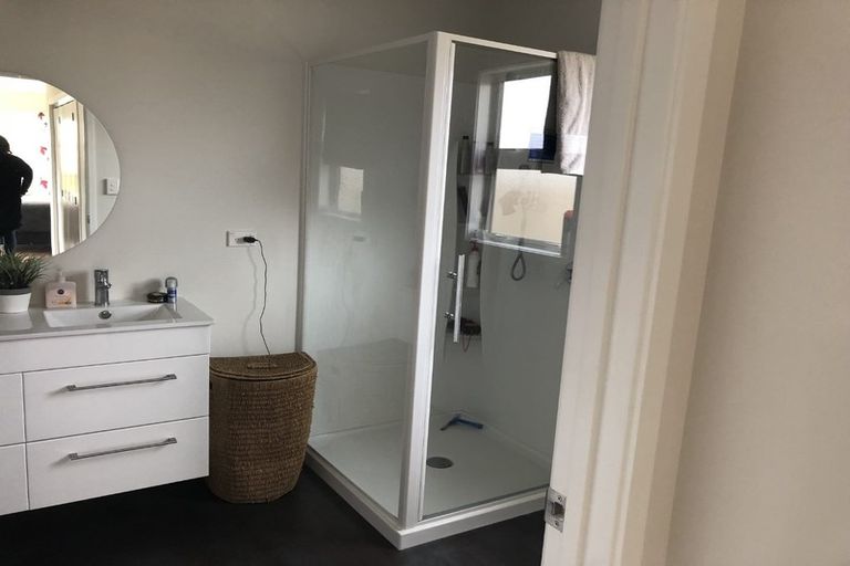 Photo of property in 15 Coutts Way, Fitzherbert, Palmerston North, 4410