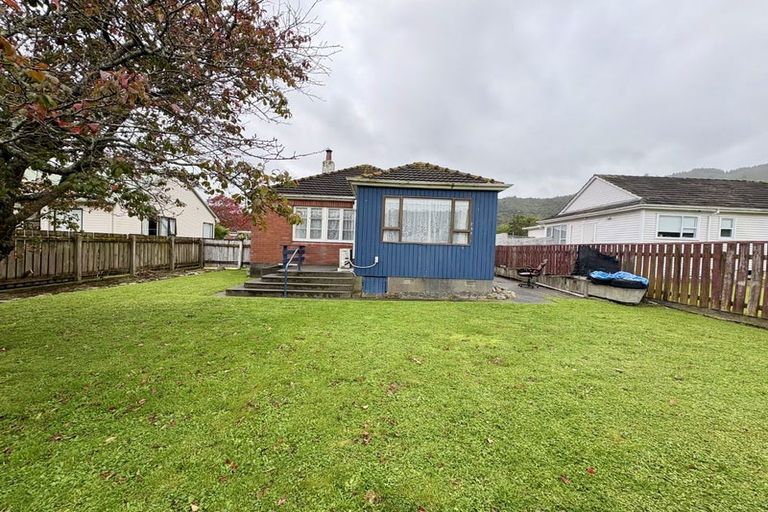 Photo of property in 3 Shearer Crescent, Naenae, Lower Hutt, 5011