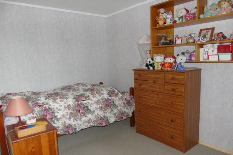 Photo of property in 80 Victory Crescent, Tawa, Wellington, 5028