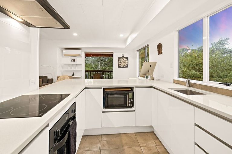 Photo of property in 12 Lowell Place, Massey, Auckland, 0614