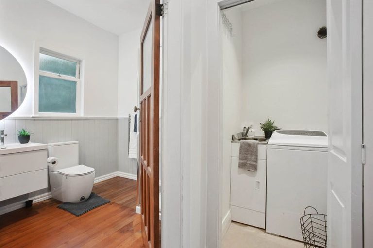 Photo of property in 2/48 Sunnynook Road, Sunnynook, Auckland, 0620
