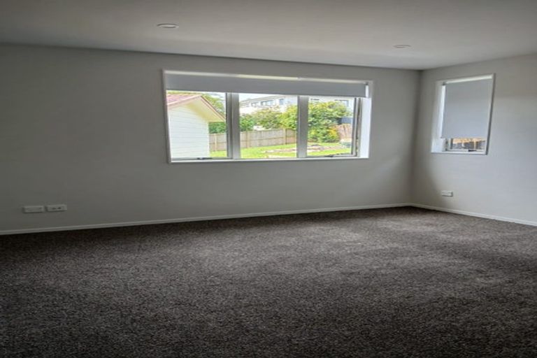 Photo of property in 2/44 Everglade Drive, Goodwood Heights, Auckland, 2105