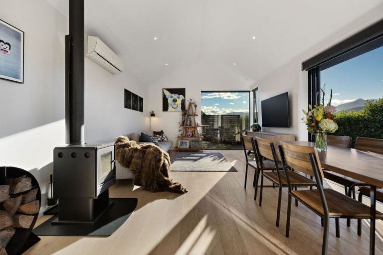 Photo of property in 1 Parera Lane, Jacks Point, Queenstown, 9371