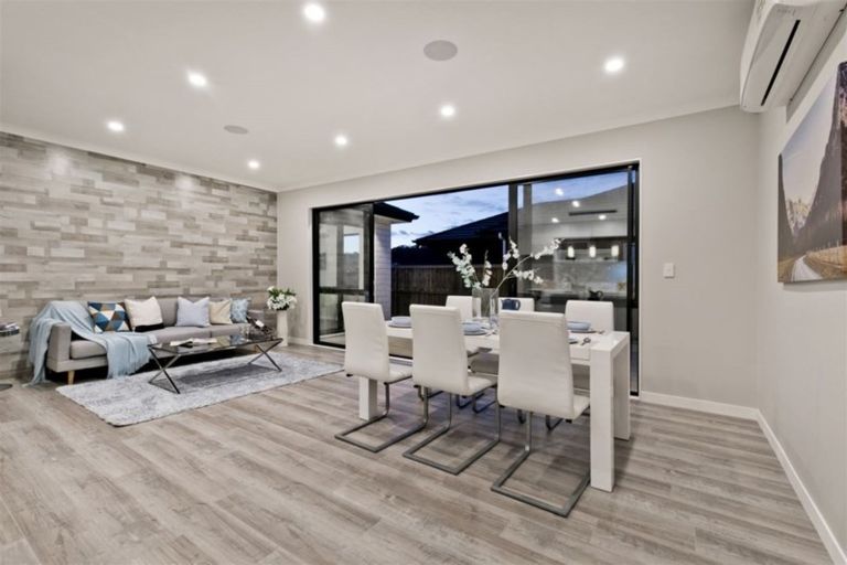 Photo of property in 7 Len Ireland Drive, Kumeu, 0810